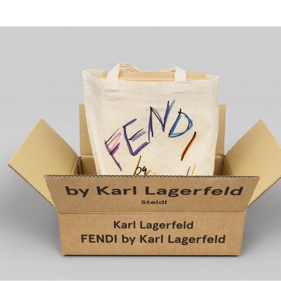Fendi FF By Karl Lagerfeld logo monogram Collectors wooden trunk book USB NEW - Picture 8 of 12